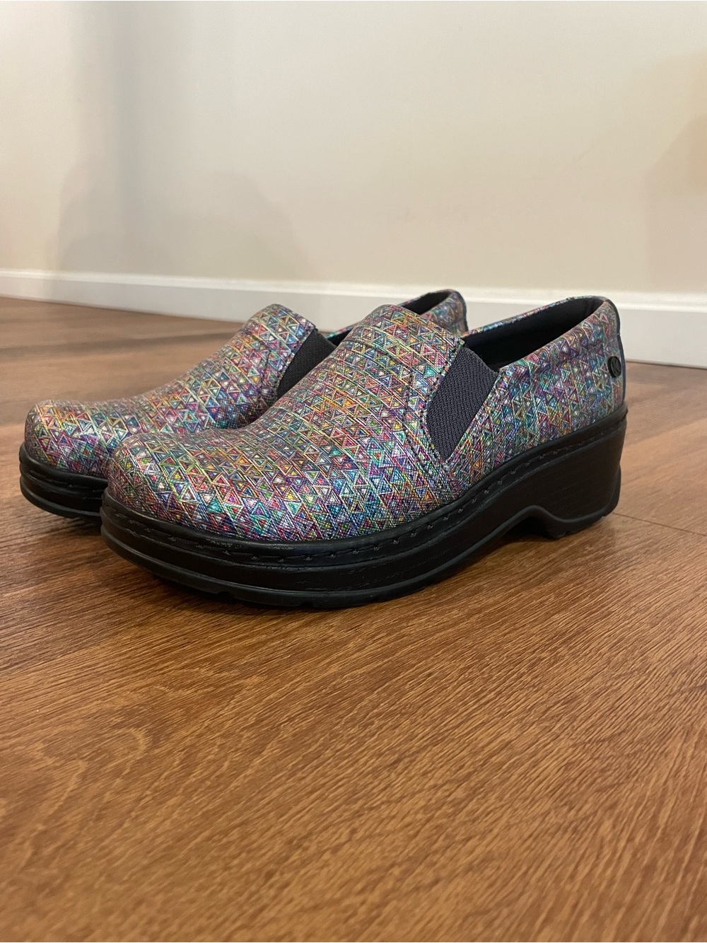 Klogs Naples Pyramid Multi Color Rainbow Geometric Clogs Work Shoes Women’s 6